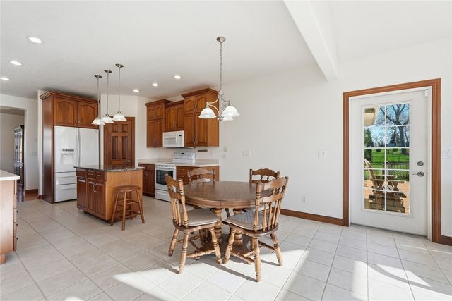 6500 White Gate Ct, Marion, IA 52302