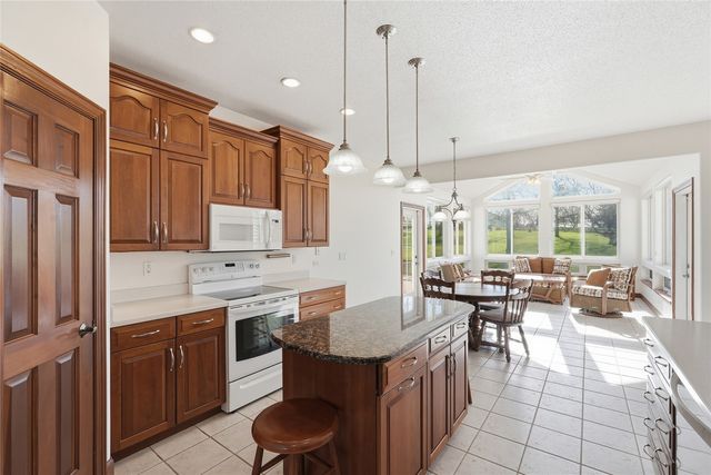 6500 White Gate Ct, Marion, IA 52302