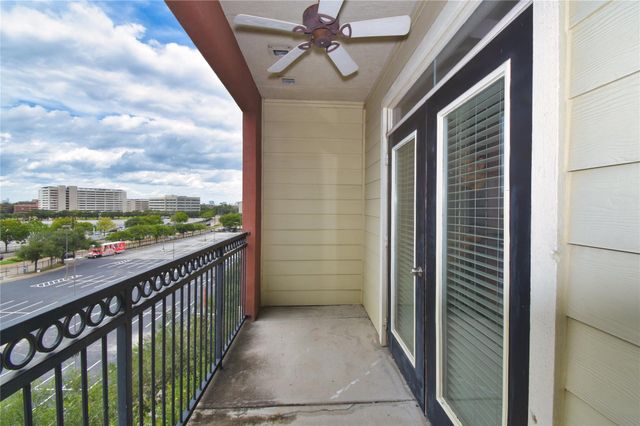 1711 Old Spanish Trail 405, Houston, TX 77054