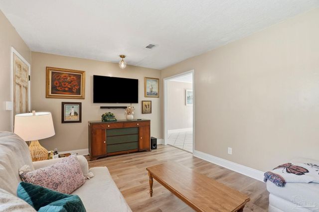 4653 Dean Dr, Pace, FL 32571