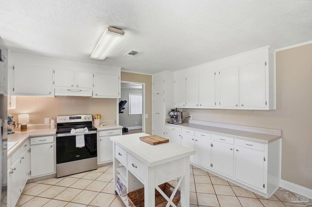 4653 Dean Dr, Pace, FL 32571