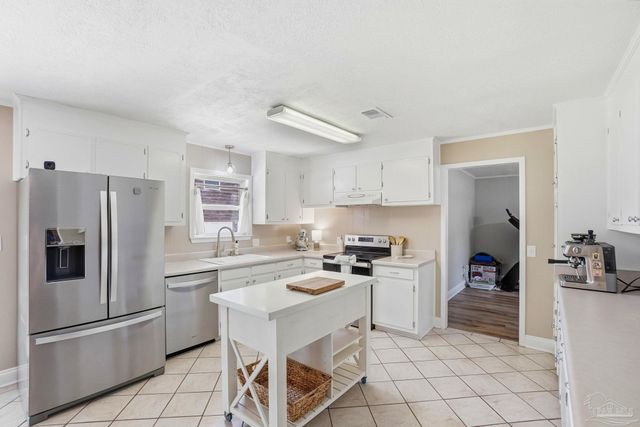 4653 Dean Dr, Pace, FL 32571