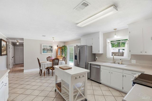 4653 Dean Dr, Pace, FL 32571
