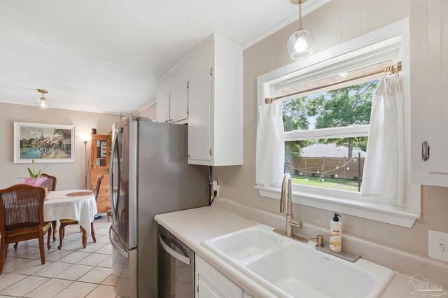 4653 Dean Dr, Pace, FL 32571