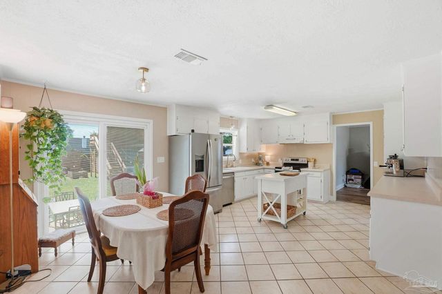 4653 Dean Dr, Pace, FL 32571