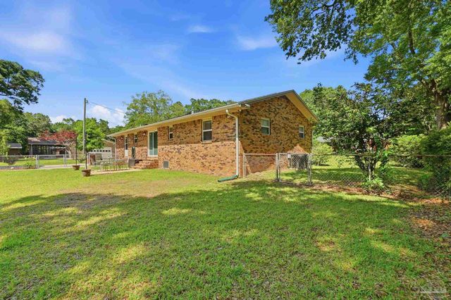 4653 Dean Dr, Pace, FL 32571
