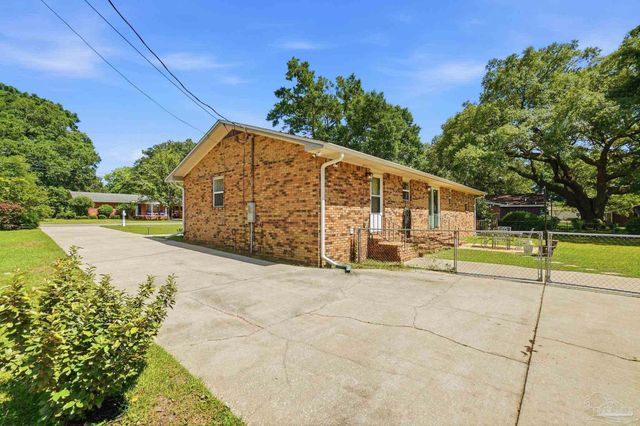 4653 Dean Dr, Pace, FL 32571