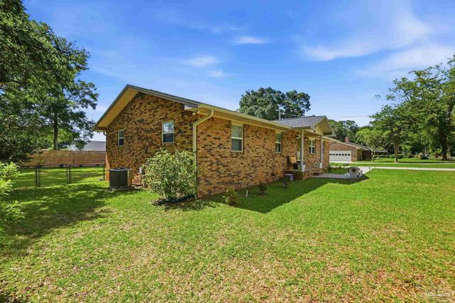 4653 Dean Dr, Pace, FL 32571