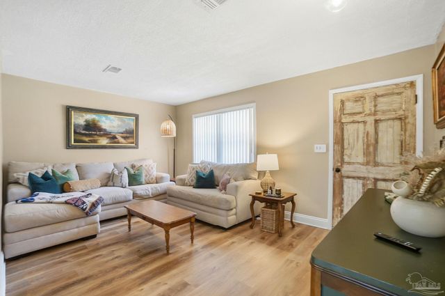 4653 Dean Dr, Pace, FL 32571
