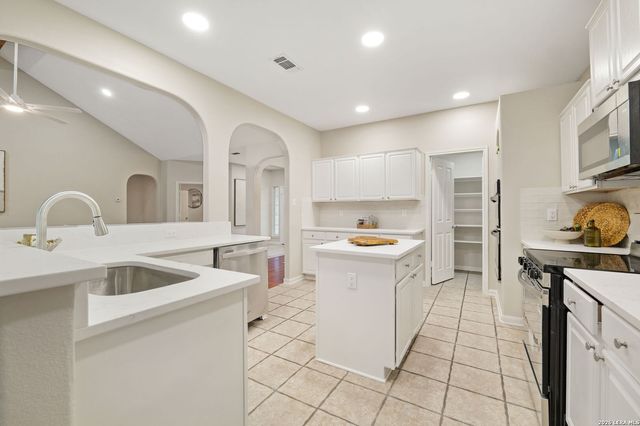 13555 ADOBE WALLS DR, Helotes, TX 78023