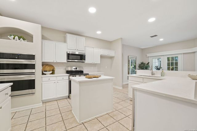13555 ADOBE WALLS DR, Helotes, TX 78023