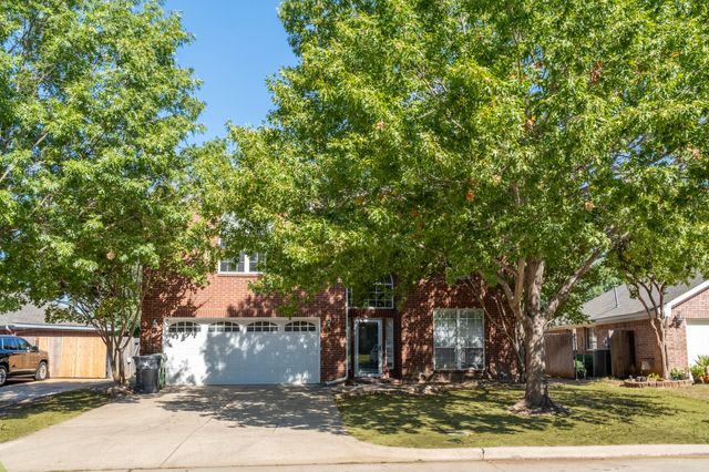 2305 S Branch Drive, Arlington, TX 76001