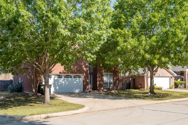 2305 S Branch Drive, Arlington, TX 76001