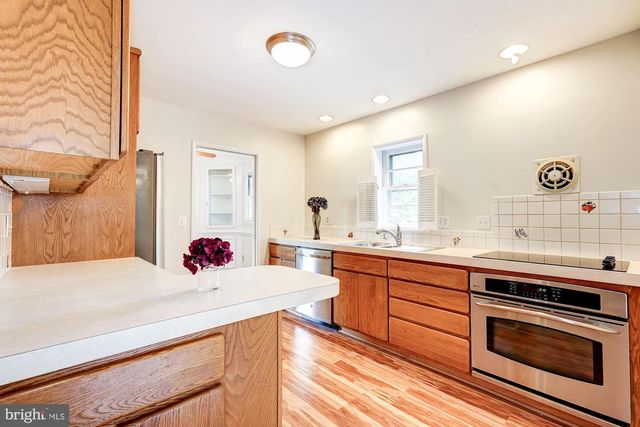 6800 DEAN DR, Mclean, VA 22101