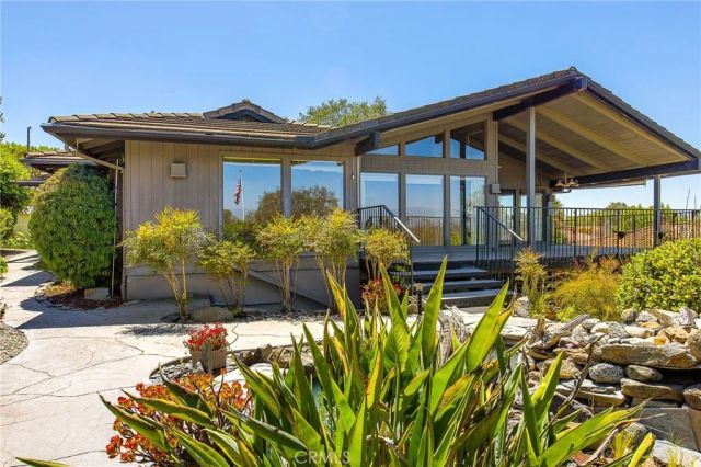 10960 Treeside Lane, Escondido, CA 92026