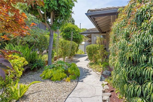 10960 Treeside Lane, Escondido, CA 92026