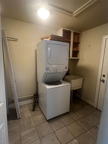 336 Pinecrest Drive, Ferndale, MI 48220