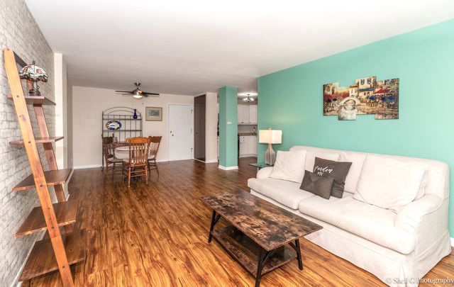 9745 S Karlov Avenue 607, Oak Lawn, IL 60453