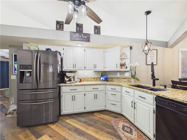 3 Dolphin Lane, Bella Vista, AR 72715