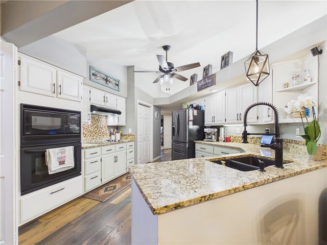 3 Dolphin Lane, Bella Vista, AR 72715