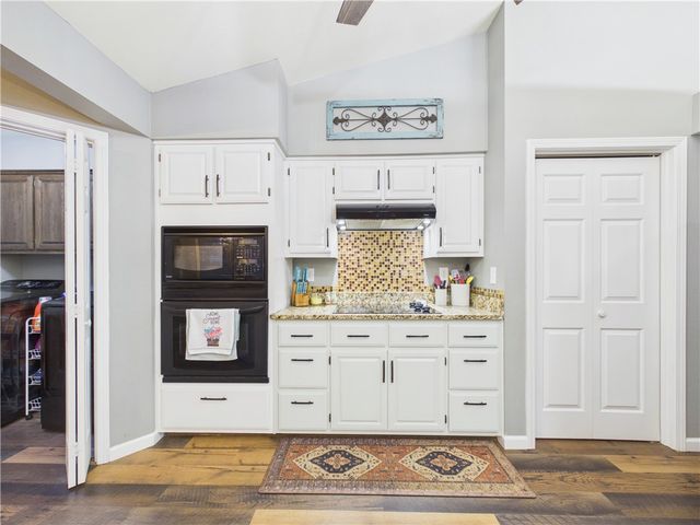 3 Dolphin Lane, Bella Vista, AR 72715
