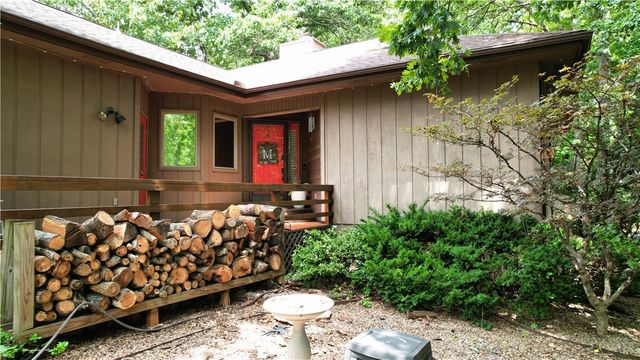 3 Dolphin Lane, Bella Vista, AR 72715