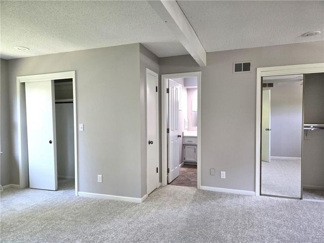 9786 W 101 Terrace, Overland Park, KS 66212