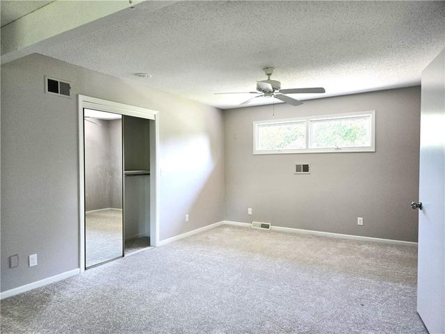 9786 W 101 Terrace, Overland Park, KS 66212