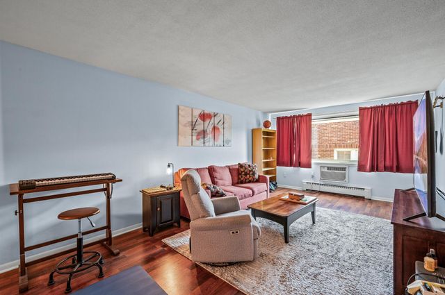 1901 Emerson Avenue S 303, Minneapolis, MN 55403