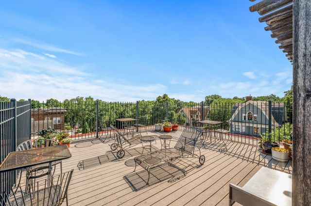 1901 Emerson Avenue S 303, Minneapolis, MN 55403