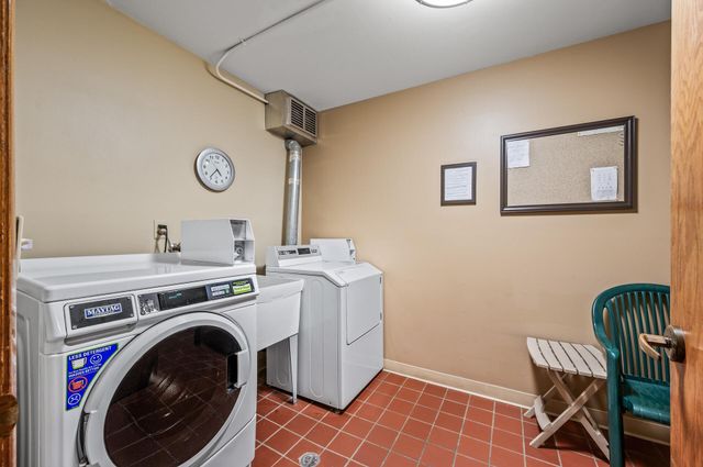 1901 Emerson Avenue S 303, Minneapolis, MN 55403