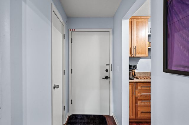 1901 Emerson Avenue S 303, Minneapolis, MN 55403