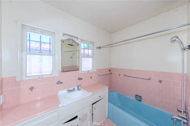 4076 Liberty Boulevard, South Gate, CA 90280