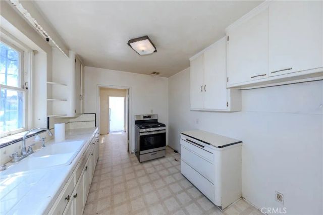 4076 Liberty Boulevard, South Gate, CA 90280