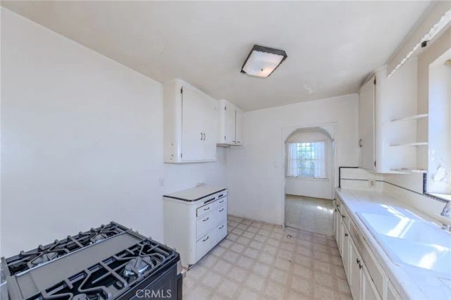 4076 Liberty Boulevard, South Gate, CA 90280
