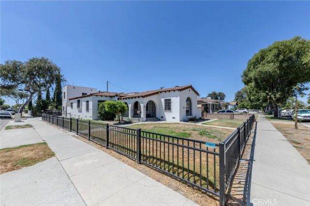 4076 Liberty Boulevard, South Gate, CA 90280