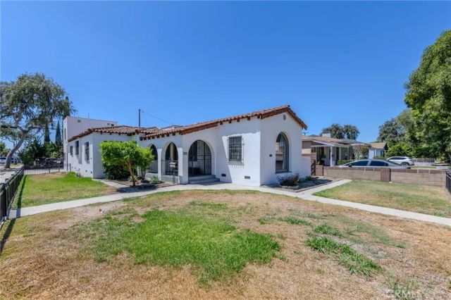 4076 Liberty Boulevard, South Gate, CA 90280