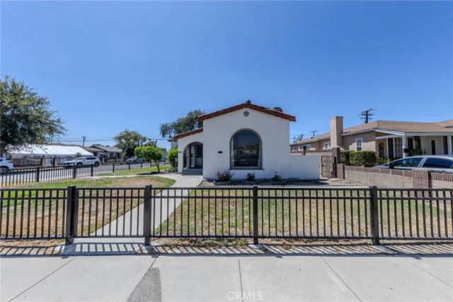 4076 Liberty Boulevard, South Gate, CA 90280