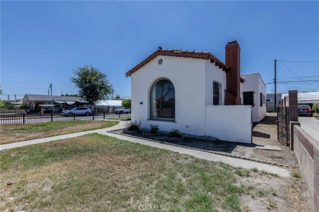 4076 Liberty Boulevard, South Gate, CA 90280