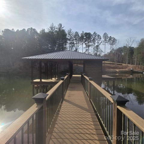1096 Lake Vista Drive NE, Valdese, NC 28690