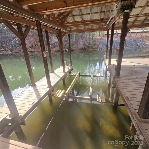 1096 Lake Vista Drive NE, Valdese, NC 28690