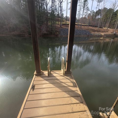 1096 Lake Vista Drive NE, Valdese, NC 28690