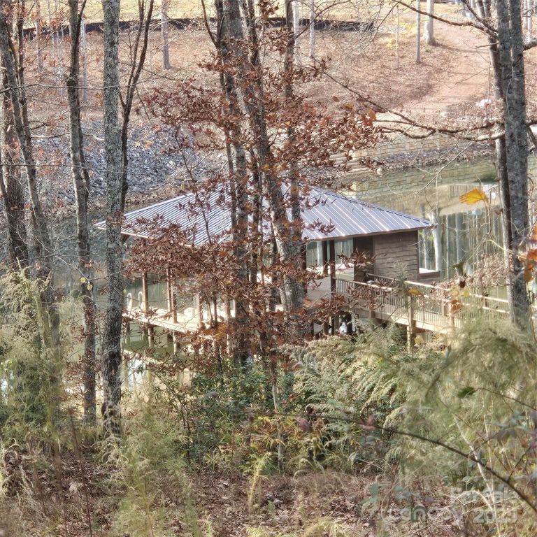 1096 Lake Vista Drive NE, Valdese, NC 28690