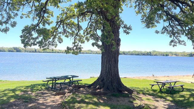 902 N Lake Shore Drive, Round Lake Beach, IL 60073