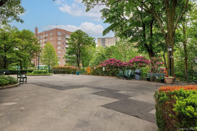 80 Knolls Crescent 6M, Bronx, NY 10463