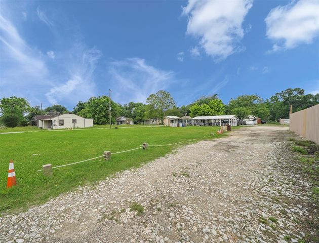 2842 5th Street, Stafford, TX 77477