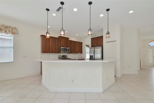 6841 74TH STREET CIRCLE E, Bradenton, FL 34203