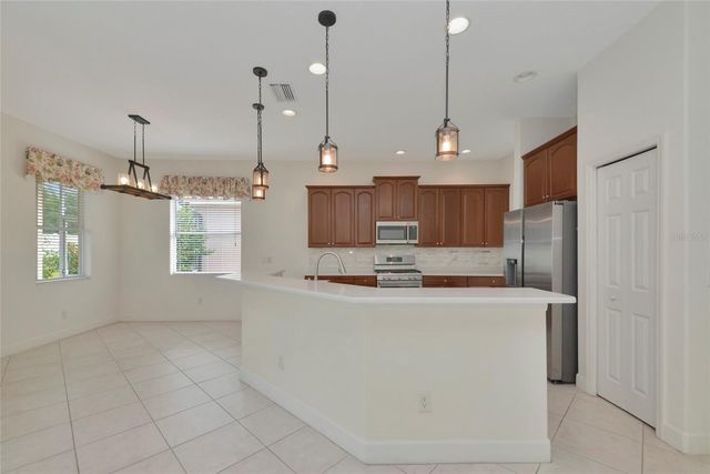 6841 74TH STREET CIRCLE E, Bradenton, FL 34203