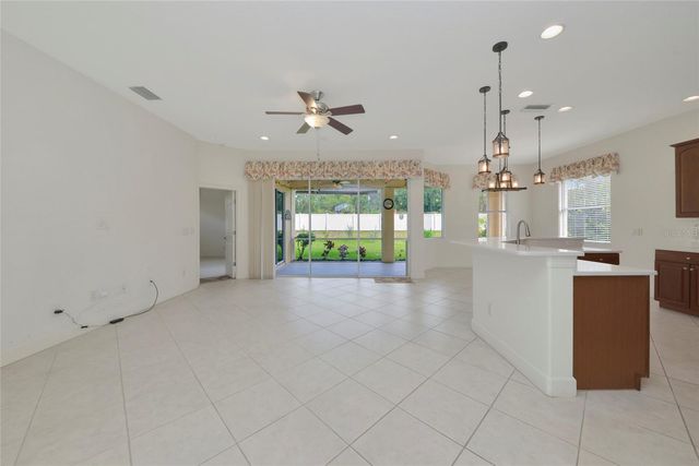6841 74TH STREET CIRCLE E, Bradenton, FL 34203