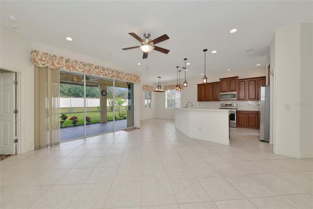 6841 74TH STREET CIRCLE E, Bradenton, FL 34203
